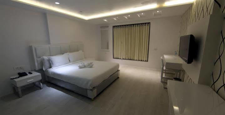 Grand Nakshatra Hotel Anand Ngoại thất bức ảnh