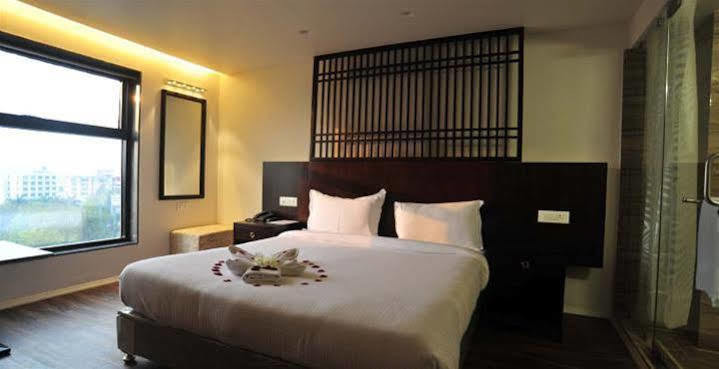 Grand Nakshatra Hotel Anand Ngoại thất bức ảnh