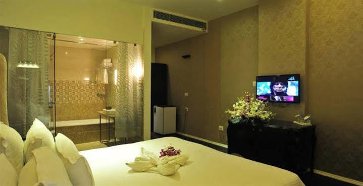 Grand Nakshatra Hotel Anand Ngoại thất bức ảnh